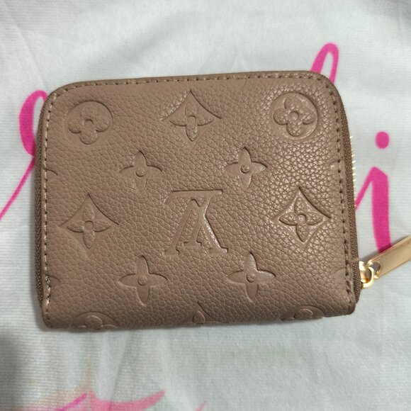 Louis Vuitton Embossed Leather Short Wallet - Picture 6 of 6